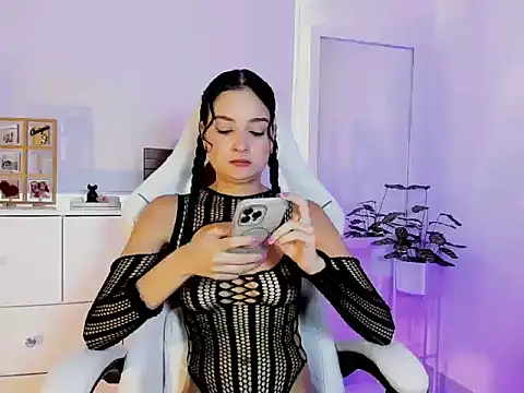 Snapshot of julietha_miller chatting on 04/29/26, 05:30 julietha miller online show from 04/29/26, 05:30
