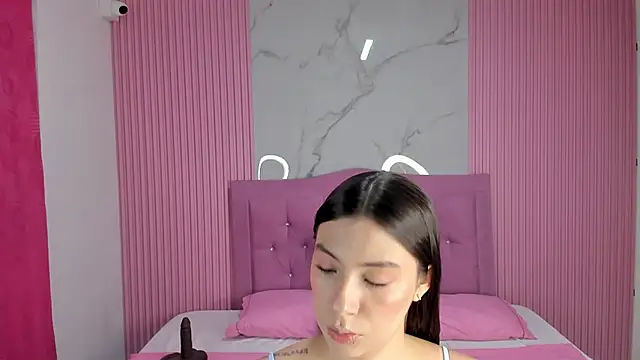 Snapshot of Mily17_ chatting on 04/22/26, 11:01 Mily17 online show from 04/22/26, 11:01