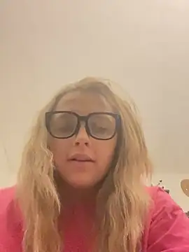 Snapshot of imkhloe chatting on 02/28/26, 11:28 imkhloe online show from 02/28/26, 11:28