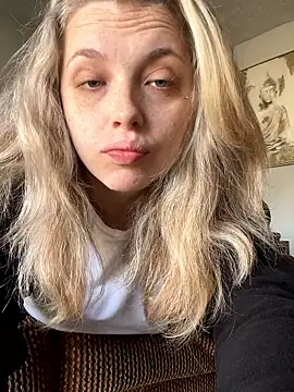 Snapshot of imkhloe chatting on 03/09/26, 04:22 imkhloe online show from 03/09/26, 04:22