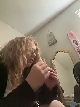 Snapshot of imkhloe chatting on 03/16/26, 05:50 imkhloe online show from 03/16/26, 05:50