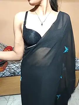 Snapshot of Glow_Queen chatting on 03/23/26, 06:01 Glow Queen online show from 03/23/26, 06:01