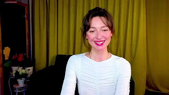 Snapshot of Kate_Millersi chatting on 04/17/26, 11:35 Kate Millersi online show from 04/17/26, 11:35