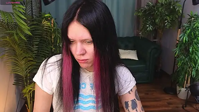 Snapshot of kittenlolla chatting on 03/25/26, 05:35 kittenlolla online show from 03/25/26, 05:35