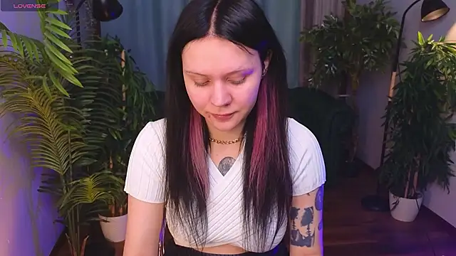 Snapshot of kittenlolla chatting on 03/27/26, 05:35 kittenlolla online show from 03/27/26, 05:35