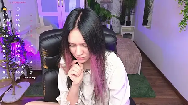 Snapshot of kittenlolla chatting on 03/31/26, 05:30 kittenlolla online show from 03/31/26, 05:30