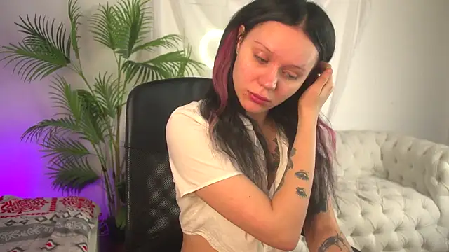 Snapshot of kittenlolla chatting on 04/04/26, 05:38 kittenlolla online show from 04/04/26, 05:38