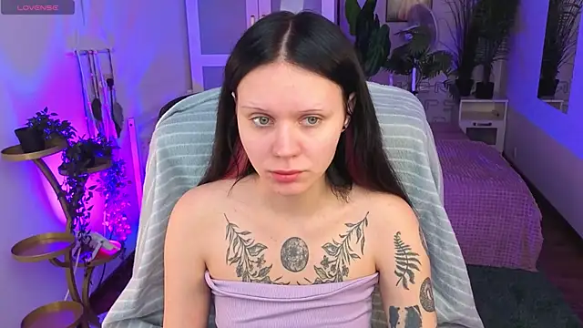 Snapshot of kittenlolla chatting on 04/18/26, 05:44 kittenlolla online show from 04/18/26, 05:44