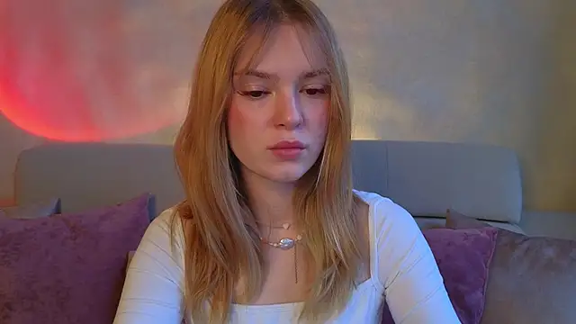 Snapshot of cyberl0ve_ chatting on 03/17/26, 03:15 cyberl0ve online show from 03/17/26, 03:15