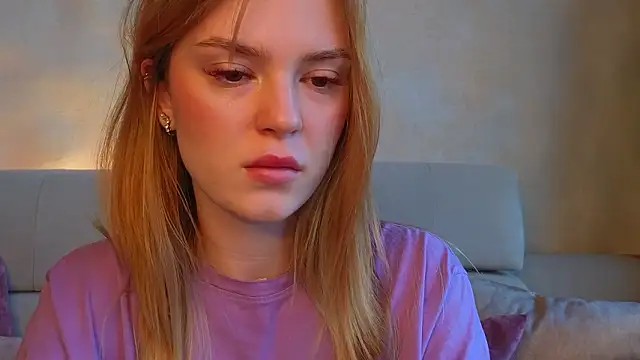 Snapshot of cyberl0ve_ chatting on 03/18/26, 02:53 cyberl0ve online show from 03/18/26, 02:53