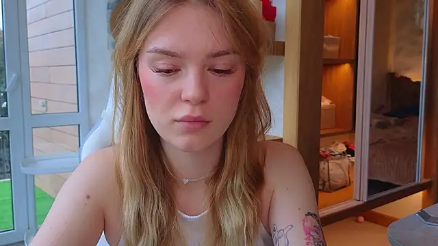 Snapshot of cyberl0ve_ chatting on 03/27/26, 02:39 cyberl0ve online show from 03/27/26, 02:39