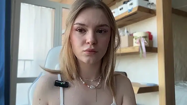 Snapshot of cyberl0ve_ chatting on 04/21/26, 11:05 cyberl0ve online show from 04/21/26, 11:05