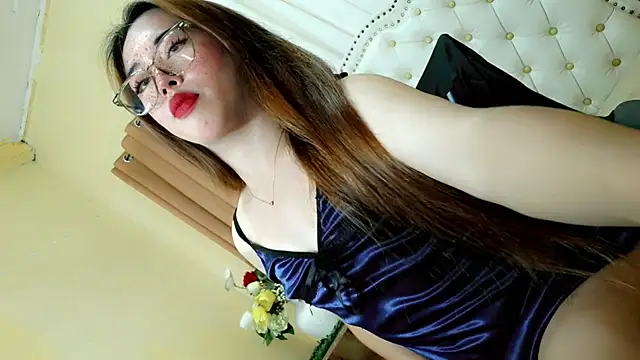 Snapshot of Seductive_sophie chatting on 04/23/26, 01:51 Seductive sophie online show from 04/23/26, 01:51