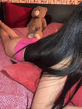 Snapshot of anamaria04 chatting on 03/15/26, 11:22 anamaria04 online show from 03/15/26, 11:22