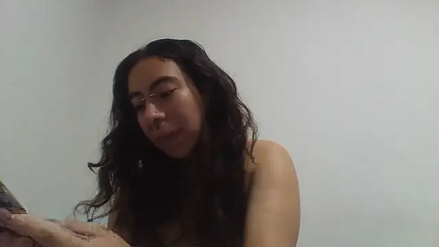Snapshot of Moonandzukko chatting on 04/15/26, 12:39 Moonandzukko online show from 04/15/26, 12:39