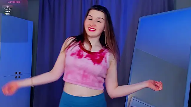 Snapshot of SueWolvin chatting on 03/12/26, 05:08 SueWolvin online show from 03/12/26, 05:08