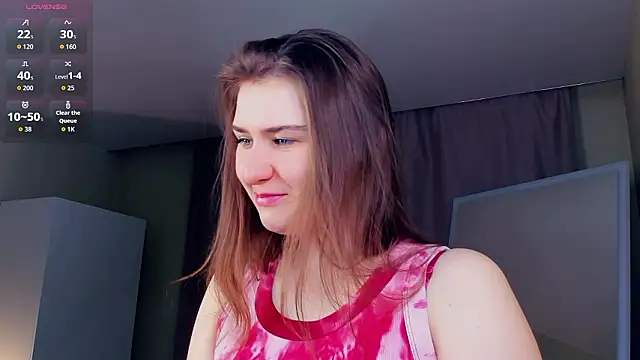 Snapshot of SueWolvin chatting on 03/25/26, 06:25 SueWolvin online show from 03/25/26, 06:25