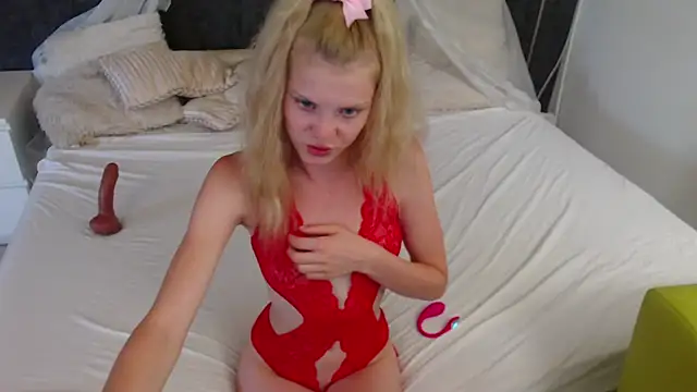 Snapshot of AliceWiss chatting on 07/28/26, 03:21 AliceWiss online show from 07/28/26, 03:21