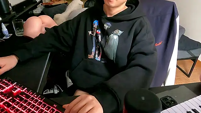 Snapshot of maaceru chatting on 04/25/26, 12:57 maaceru online show from 04/25/26, 12:57