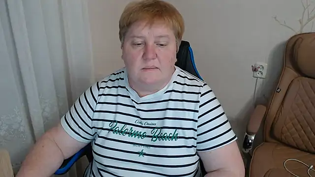 Snapshot of Free_Butterfly7 chatting on 06/08/26, 08:53 Free Butterfly7 online show from 06/08/26, 08:53