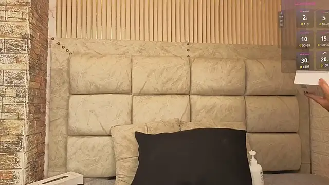 amarahanks11 online show from 04/14/26, 04:18