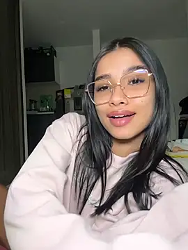 Snapshot of Bella_Smithe chatting on 03/08/26, 12:42 Bella Smithe online show from 03/08/26, 12:42