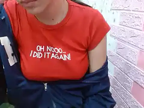 Snapshot of lolit_cat chatting on 04/21/26, 10:01 lolit cat online show from 04/21/26, 10:01