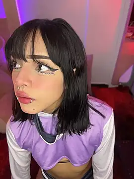 Snapshot of Taylor__0 chatting on 04/17/26, 01:03 Taylor 0 online show from 04/17/26, 01:03