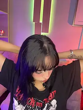 Snapshot of Taylor__0 chatting on 04/21/26, 01:06 Taylor 0 online show from 04/21/26, 01:06