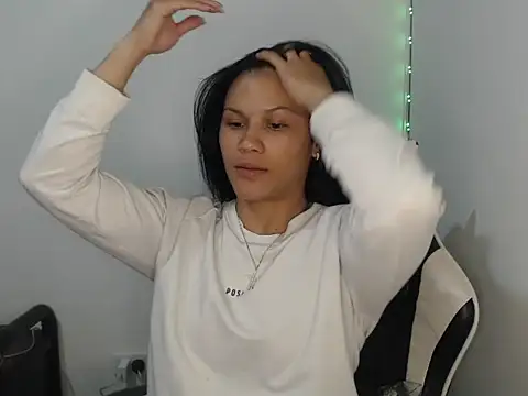 Snapshot of KathLovee chatting on 04/24/26, 02:30 KathLovee online show from 04/24/26, 02:30
