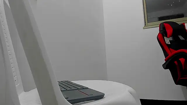 Snapshot of Mnell28 chatting on 03/02/26, 11:33 Mnell28 online show from 03/02/26, 11:33