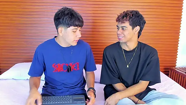 peakk twiinns online show from 04/07/26, 11:21