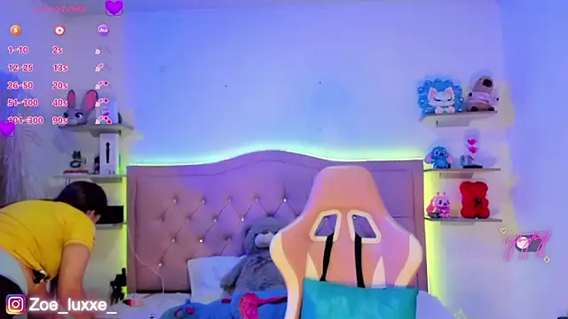 Snapshot of Zoe_Luxxe_ chatting on 05/23/26, 12:16 Zoe Luxxe online show from 05/23/26, 12:16