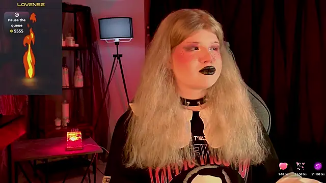 Snapshot of LilithNlsn chatting on 04/07/26, 12:33 LilithNlsn online show from 04/07/26, 12:33