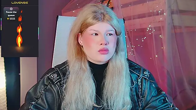 Snapshot of LilithNlsn chatting on 04/19/26, 03:50 LilithNlsn online show from 04/19/26, 03:50