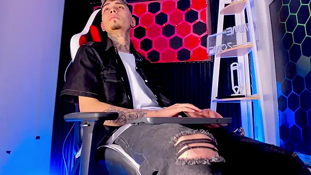 Snapshot of Max_Hader_ chatting on 03/20/26, 04:17 Max Hader online show from 03/20/26, 04:17