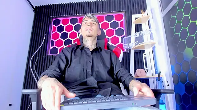 Snapshot of Max_Hader_ chatting on 03/21/26, 08:19 Max Hader online show from 03/21/26, 08:19