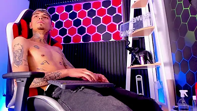 Snapshot of Max_Hader_ chatting on 03/23/26, 03:32 Max Hader online show from 03/23/26, 03:32