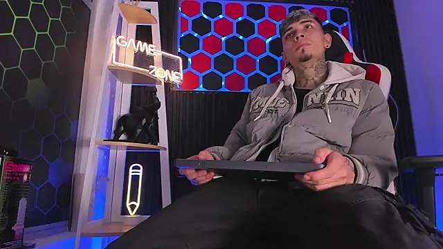 Snapshot of Max_Hader_ chatting on 03/24/26, 03:33 Max Hader online show from 03/24/26, 03:33