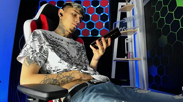 Snapshot of Max_Hader_ chatting on 03/29/26, 02:44 Max Hader online show from 03/29/26, 02:44