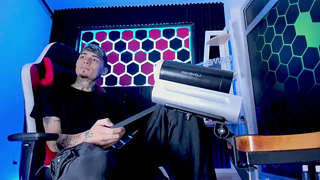 Snapshot of Max_Hader_ chatting on 04/02/26, 03:15 Max Hader online show from 04/02/26, 03:15