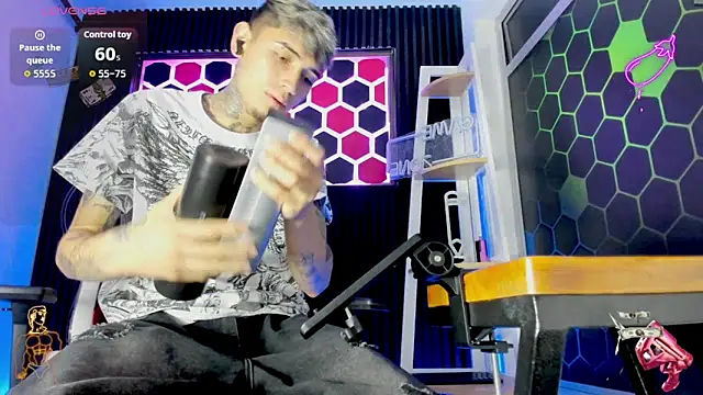 Snapshot of Max_Hader_ chatting on 04/03/26, 03:04 Max Hader online show from 04/03/26, 03:04