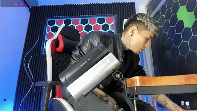 Snapshot of Max_Hader_ chatting on 04/05/26, 02:53 Max Hader online show from 04/05/26, 02:53