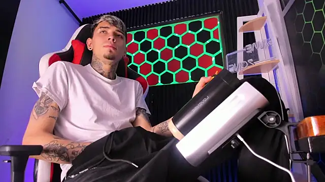 Snapshot of Max_Hader_ chatting on 04/07/26, 04:24 Max Hader online show from 04/07/26, 04:24