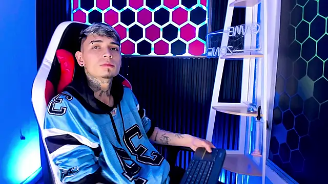 Snapshot of Max_Hader_ chatting on 04/12/26, 03:11 Max Hader online show from 04/12/26, 03:11