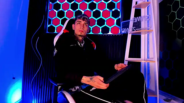 Snapshot of Max_Hader_ chatting on 04/13/26, 03:12 Max Hader online show from 04/13/26, 03:12