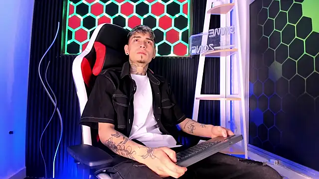 Snapshot of Max_Hader_ chatting on 04/15/26, 03:24 Max Hader online show from 04/15/26, 03:24