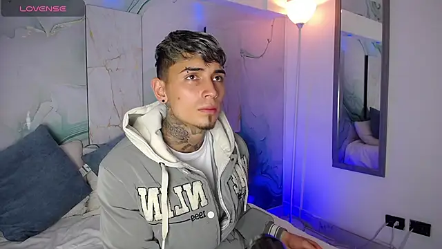 Snapshot of Max_Hader_ chatting on 04/17/26, 03:42 Max Hader online show from 04/17/26, 03:42