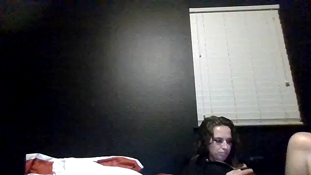Snapshot of TallHungandCloudy69 chatting on 05/18/26, 07:03 TallHungandCloudy69 online show from 05/18/26, 07:03