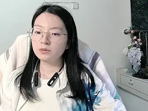 Snapshot of Eeya-36 chatting on 04/01/26, 12:39 Eeya-36 online show from 04/01/26, 12:39